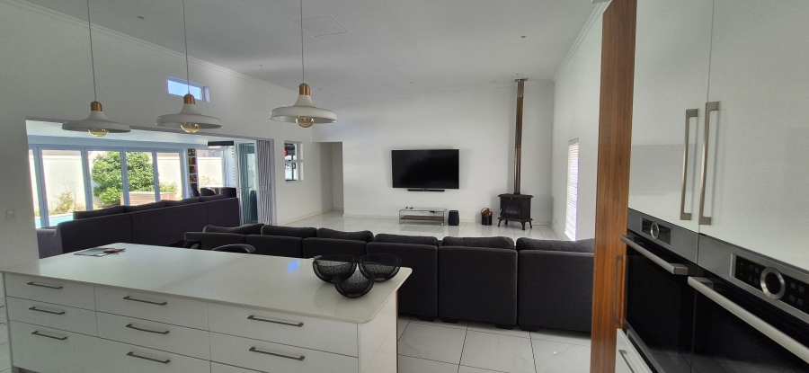 4 Bedroom Property for Sale in Parklands North Western Cape